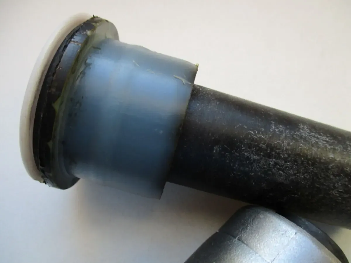 Сайлентблоки переднего верхнего рычага Peugeot 407, 508, с5 х7, C6.). 9