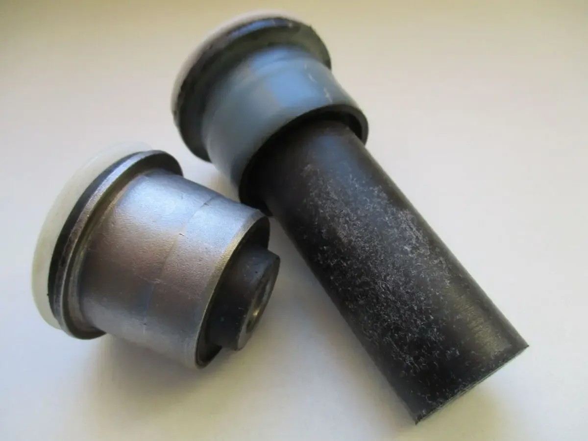 Сайлентблоки переднего верхнего рычага Peugeot 407, 508, с5 х7, C6.). 8