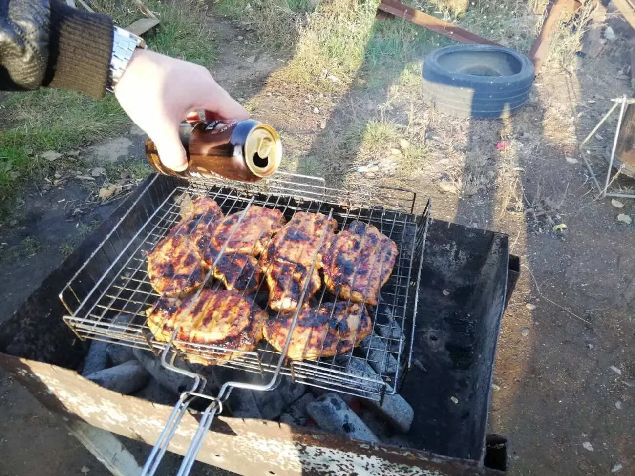 Деревне вугілля в брикетах пини кей для гриля. 10