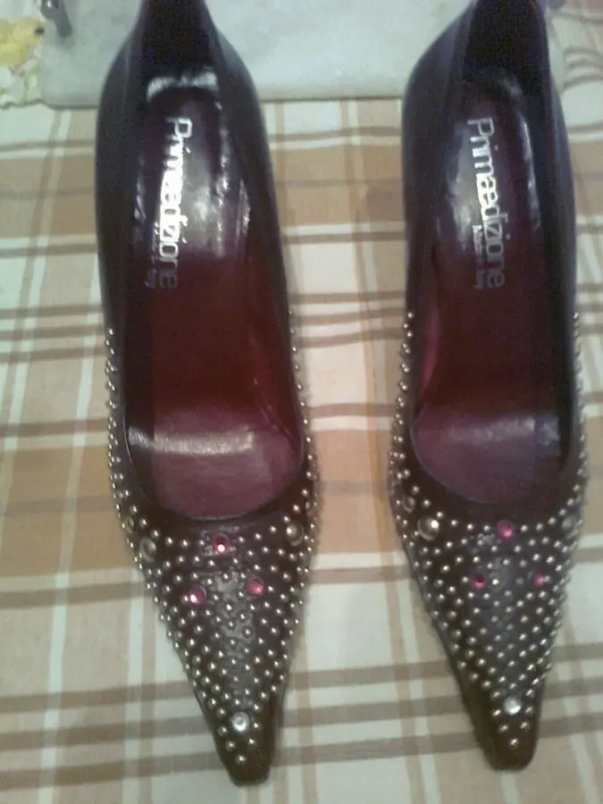 Красивые  вишневые кожаные туфли с металлическими вставками италия