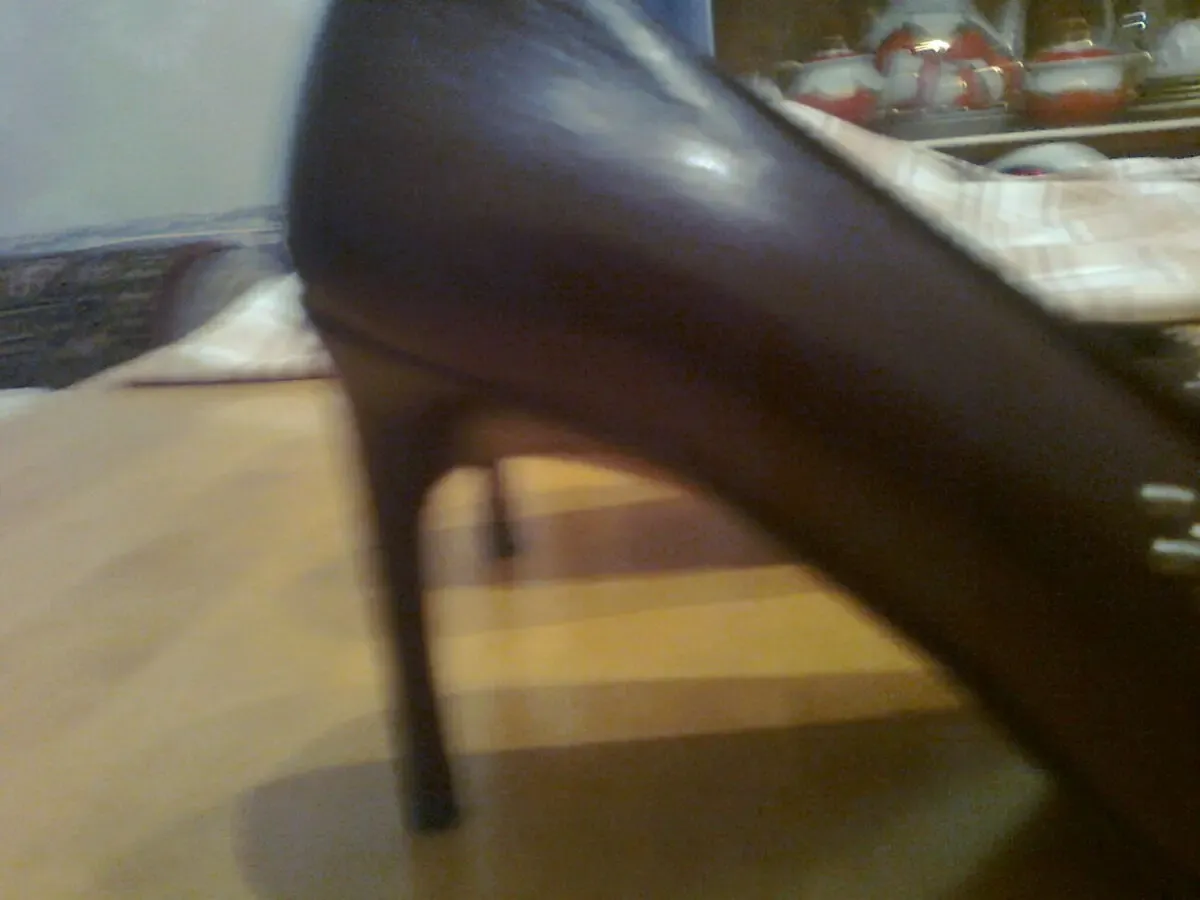 Красивые  вишневые кожаные туфли с металлическими вставками италия 2