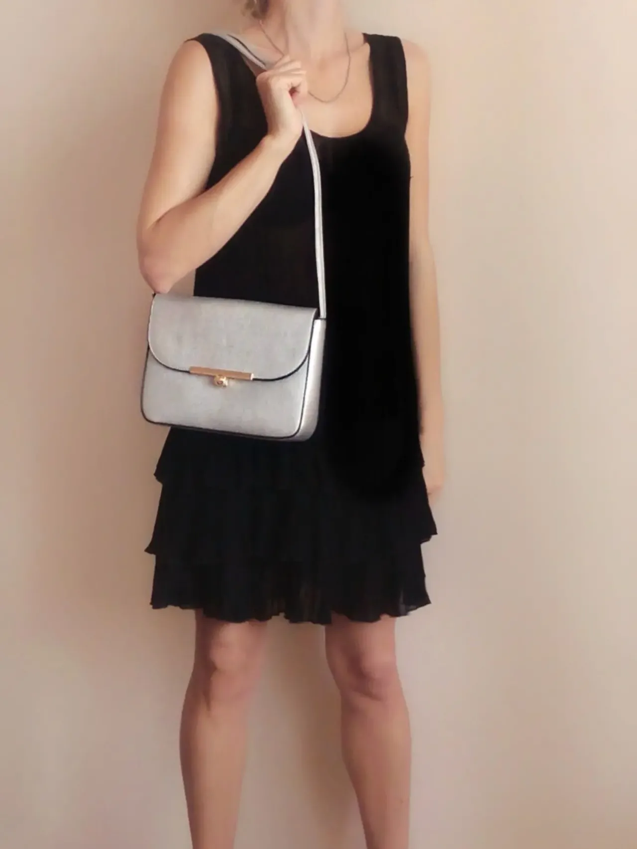 Сумочка серебристая на плечо