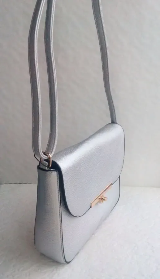 Сумочка серебристая на плечо 3