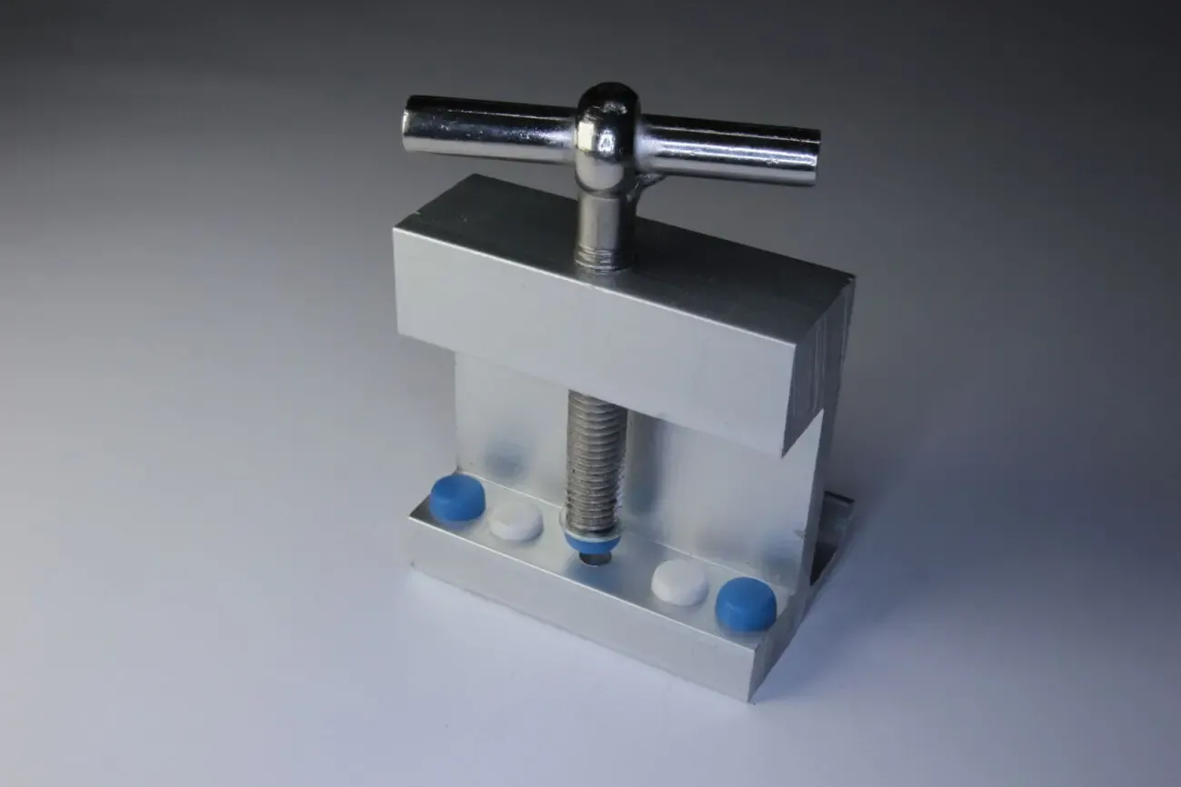 Вскрыватель реза толстого стекла и керамической плитки . 10