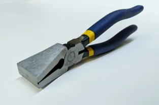Плоскогубцы для стекла  .