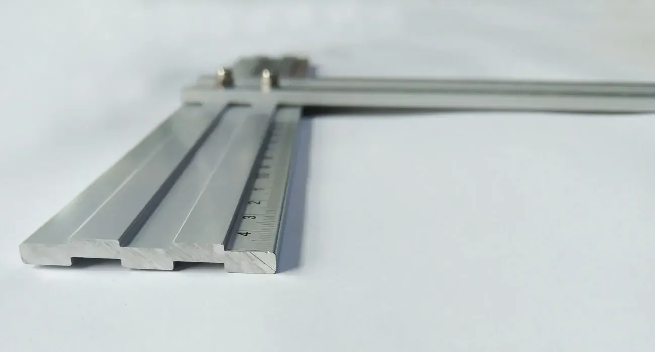 Угольник т-образный 2