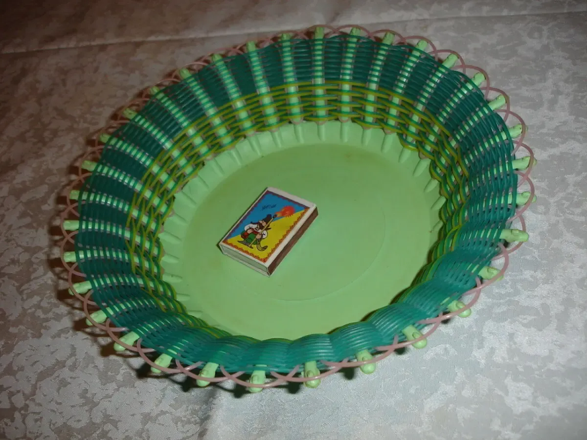 Ємність/корзинка для харч. продуктів,зелена,плетена;срср;нова;кругла