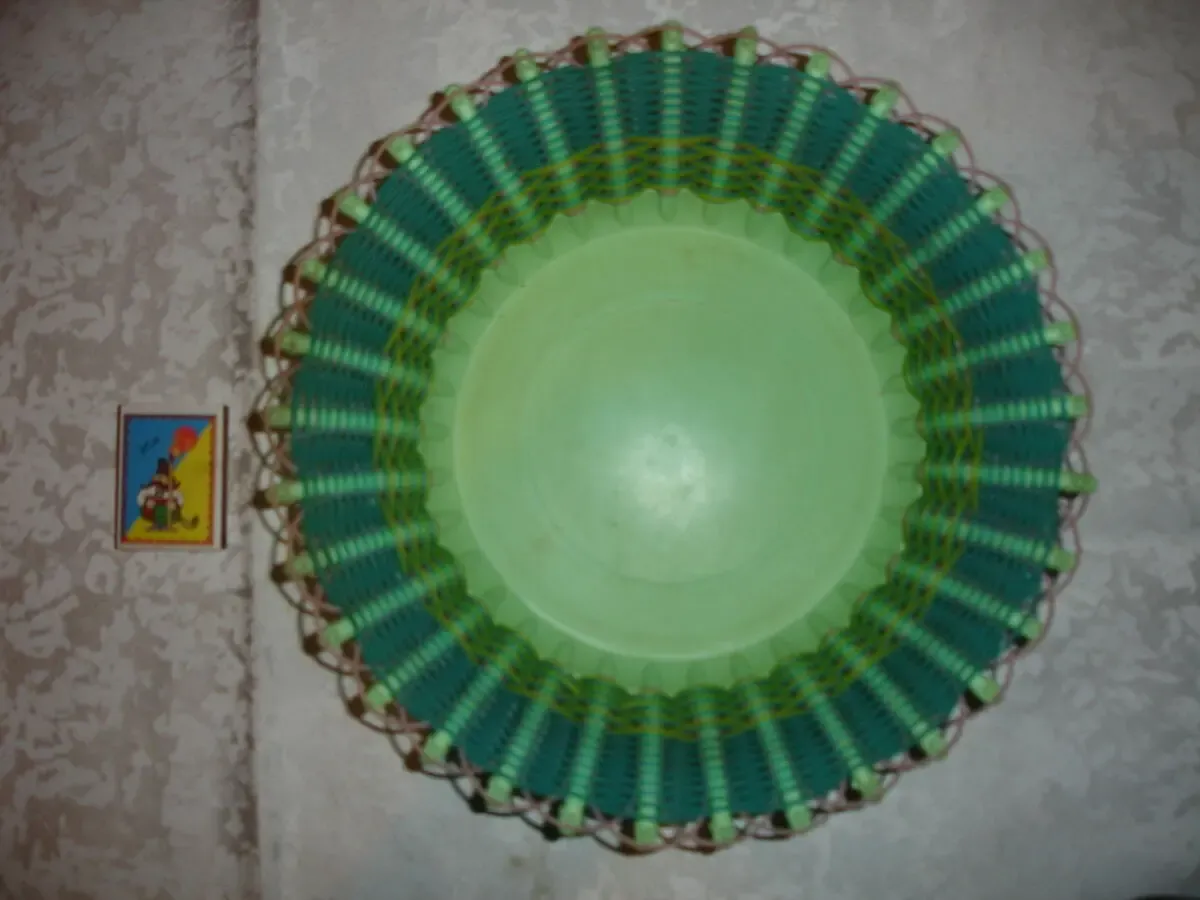 Ємність/корзинка для харч. продуктів,зелена,плетена;срср;нова;кругла 5