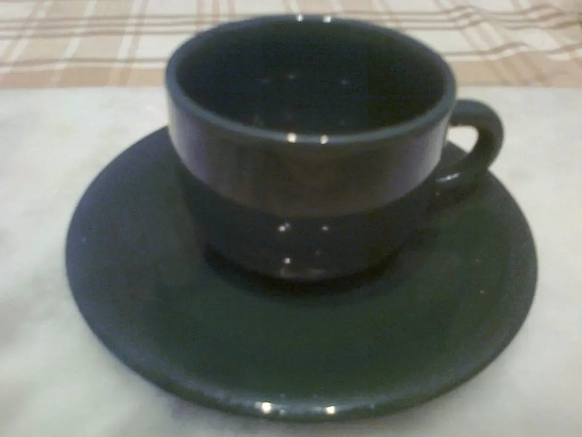 Красивая керамическая кофейная чашка зеленого цвета.ретро 2