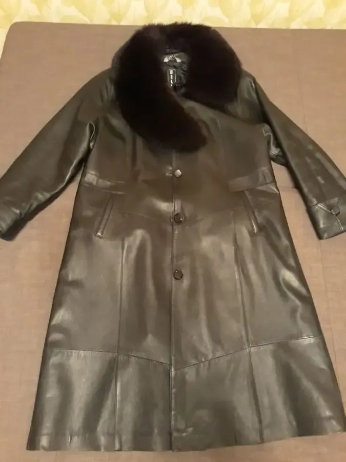 Женское кожаное пальто