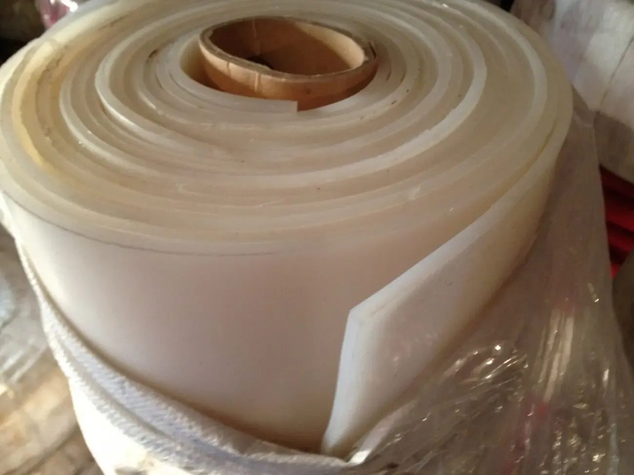 Гума силіконова термостійка, в рулонах, товщина 2.0-10.0 мм. 2