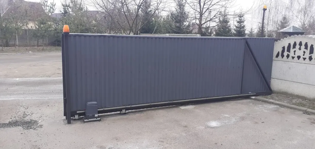 Зварювальні роботи:ворота,паркани,автоматика.якість гарантуємо. 8