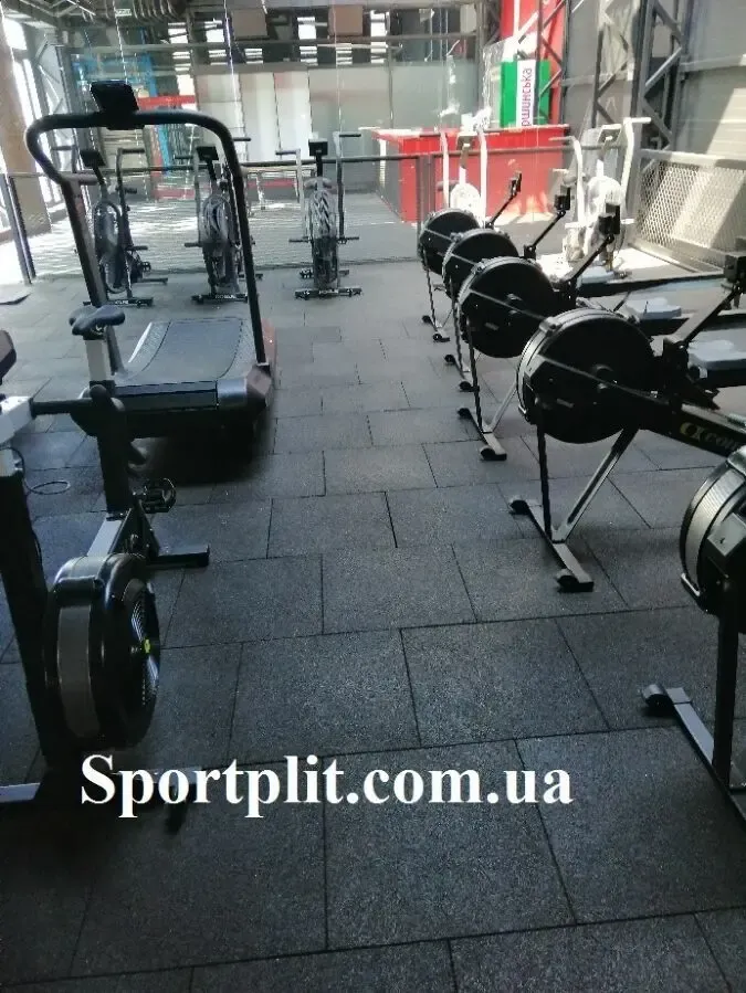 Резиновая плитка для спортивных площадок.