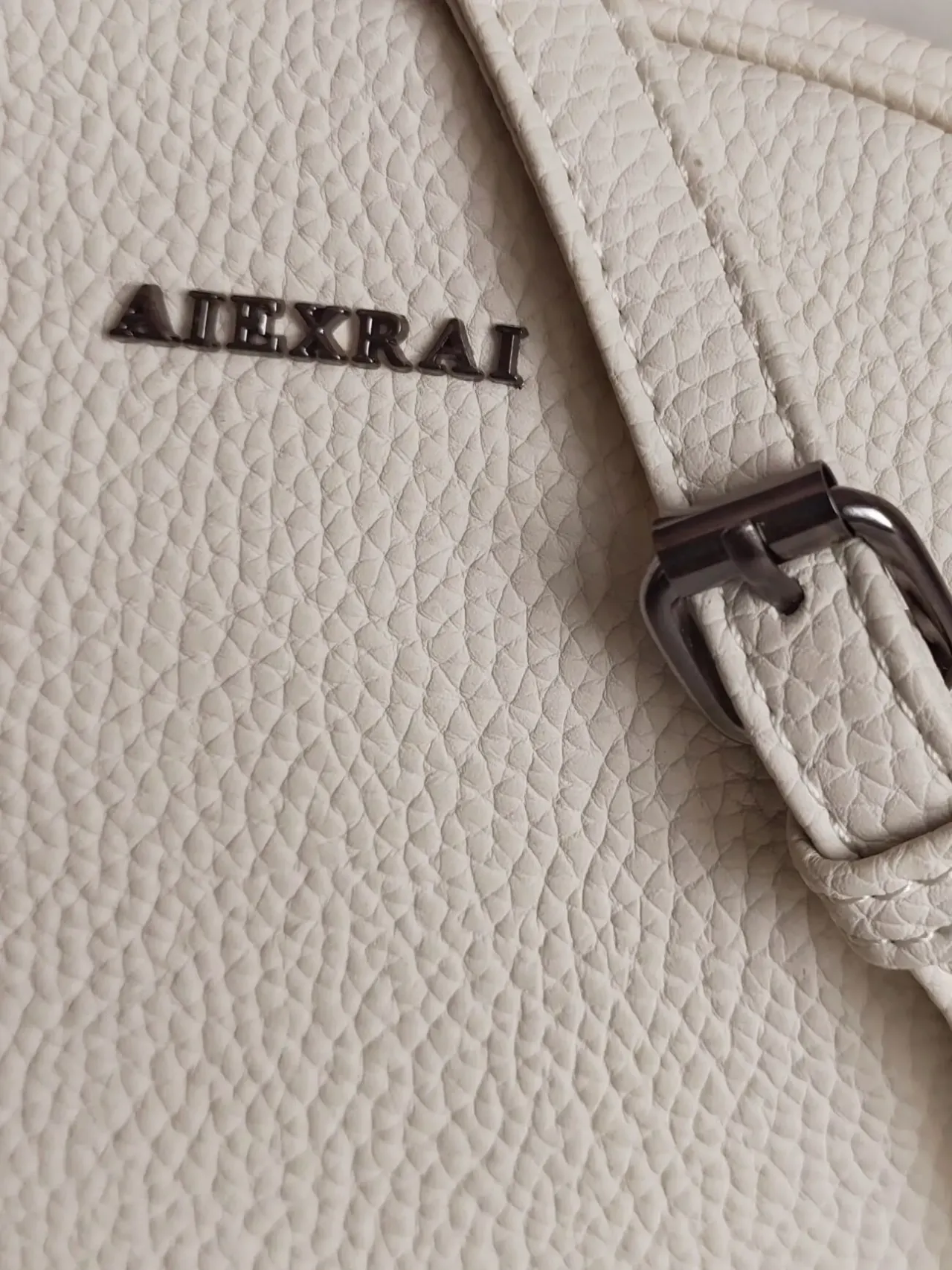 Овальная сумочка цвета в наличии 2