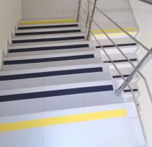 Протиковзкі стрічки та сигнальний скотч