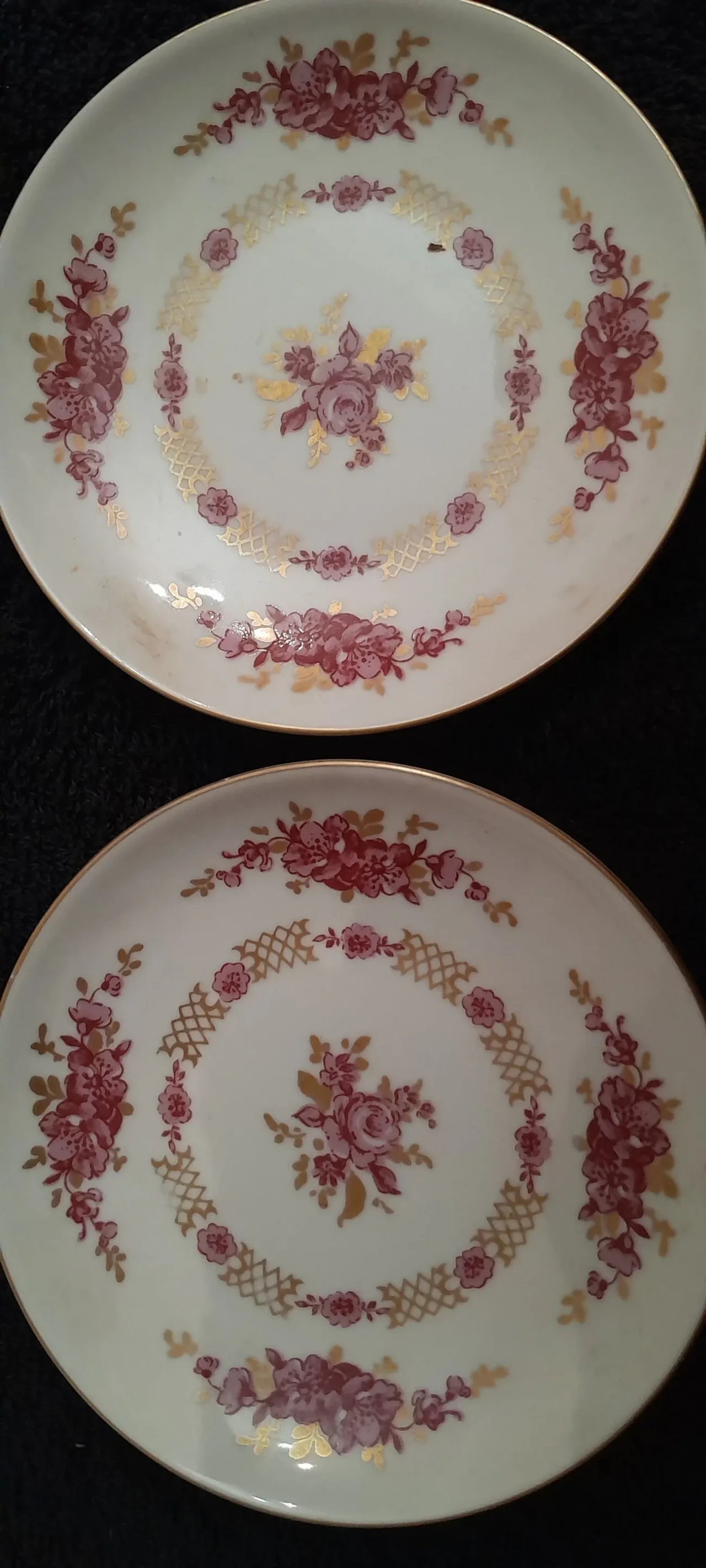 Красивое блюдечко с розово-золотистыми узорами.ГЕРМАНИЯ,.р.14-14 Ретро 10