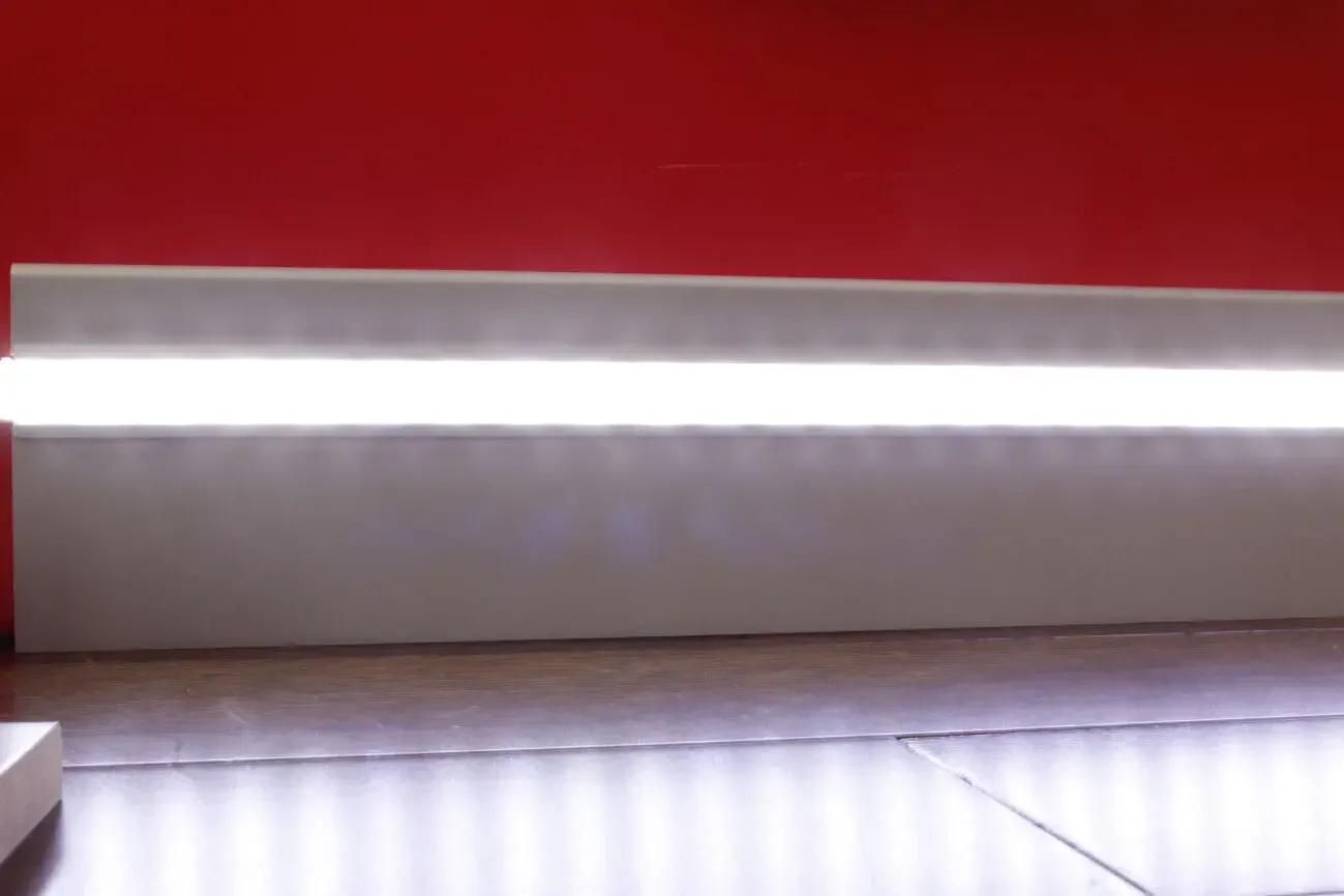 Плинтус с Led подсветкой 16х90мм киев 4