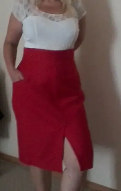 Юбка с разрезом спереди об-124 см,от-88 см б/у 2