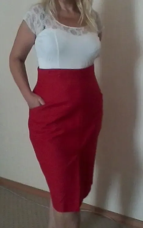 Юбка с разрезом спереди об-124 см,от-88 см б/у