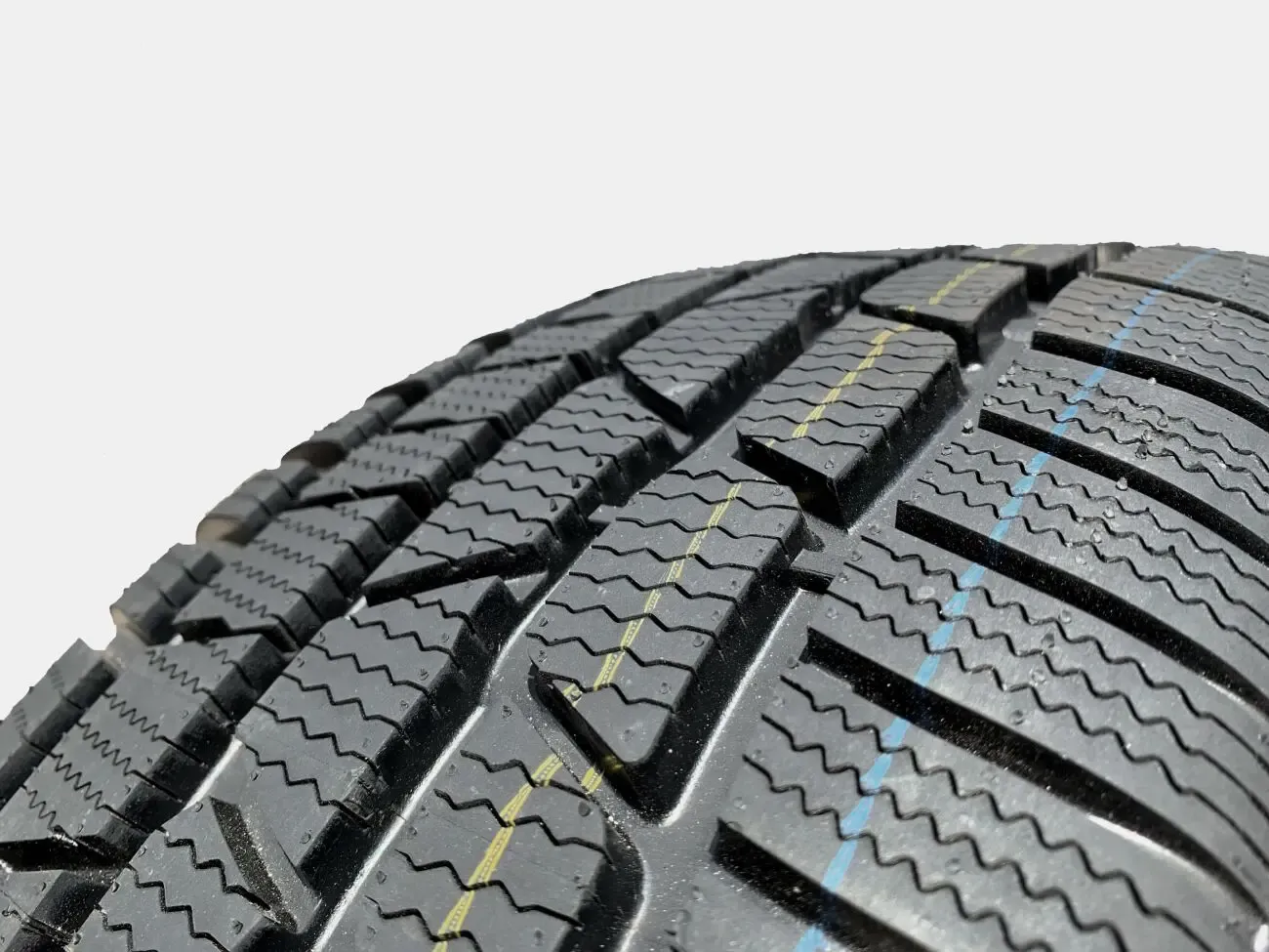 Шина зимова 215/55 R17 94H резина зимняя HG5 3P Domin Poland 4