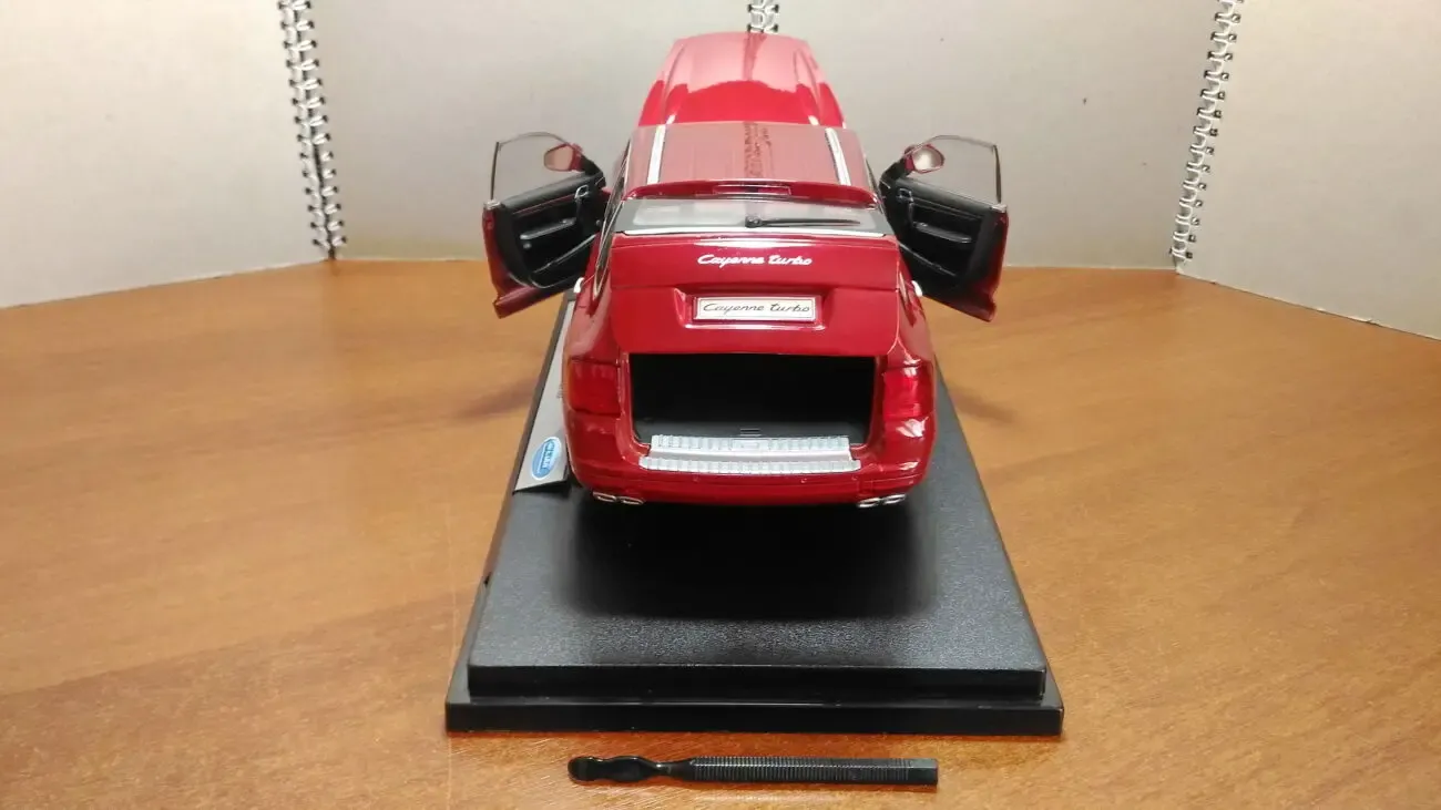 Welly Collection - Porsche Cayenne Turbo 1:18 5