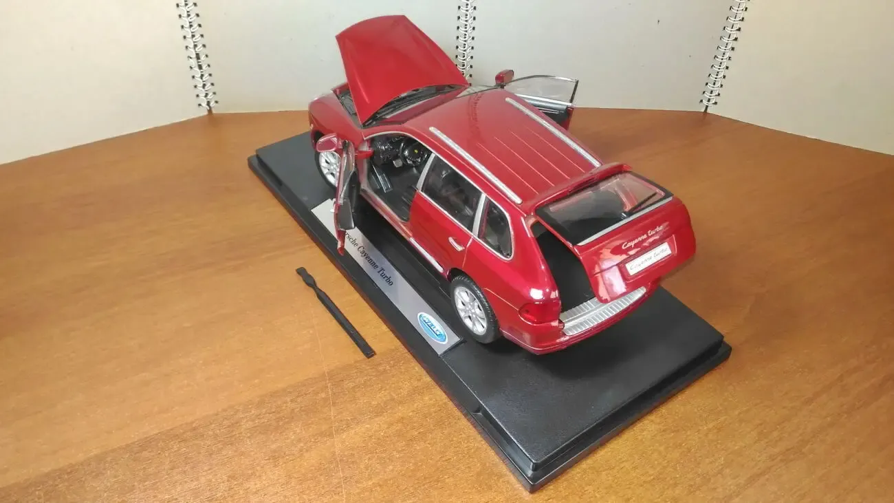 Welly Collection - Porsche Cayenne Turbo 1:18 4