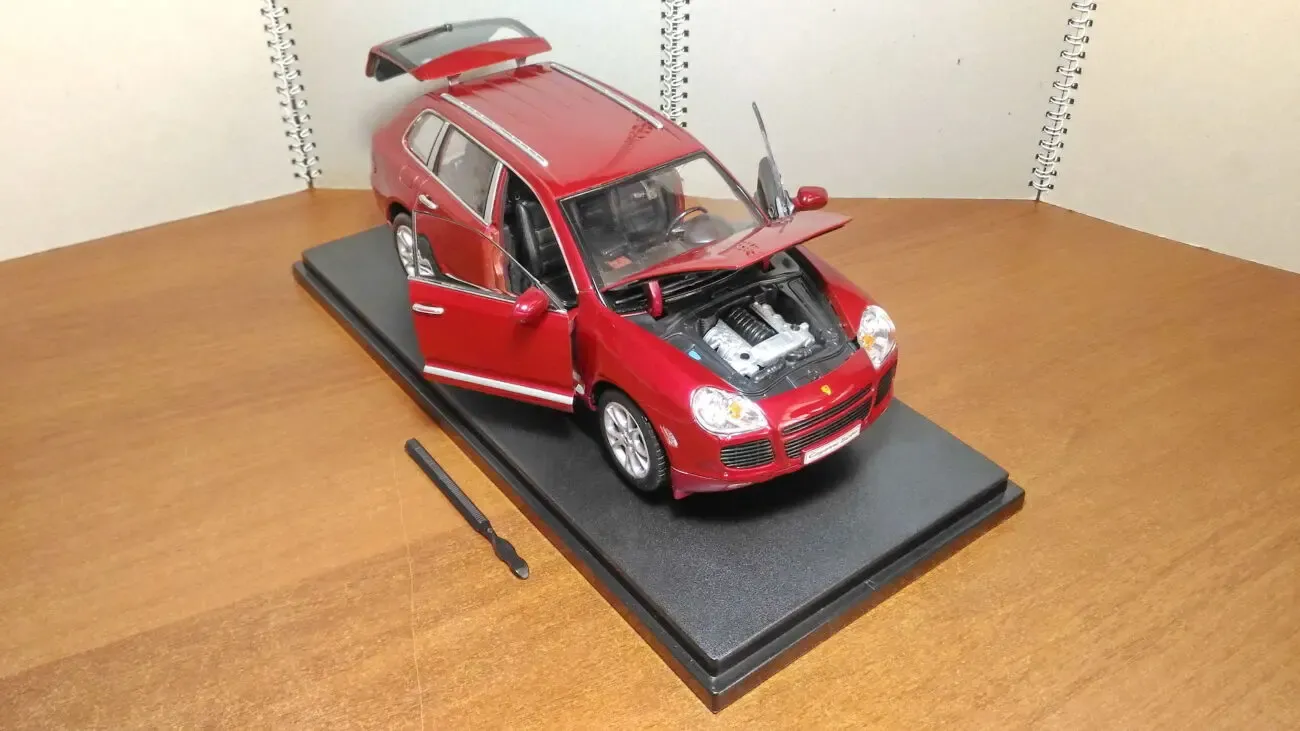 Welly Collection - Porsche Cayenne Turbo 1:18 7