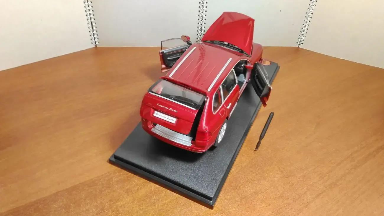 Welly Collection - Porsche Cayenne Turbo 1:18 6