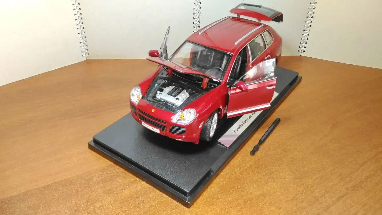 Welly Collection - Porsche Cayenne Turbo 1:18 3