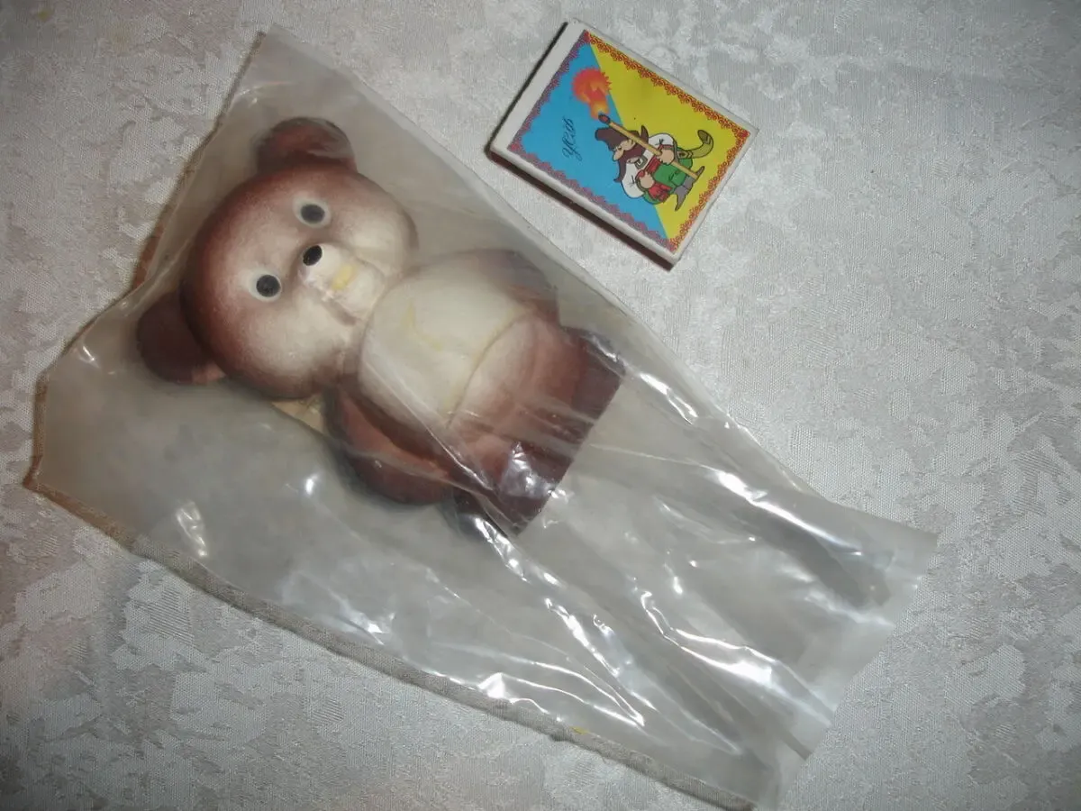 Игрушка/іграшка - медведь спортсмен; вис. 10 см; гумова; нова; ссср 6