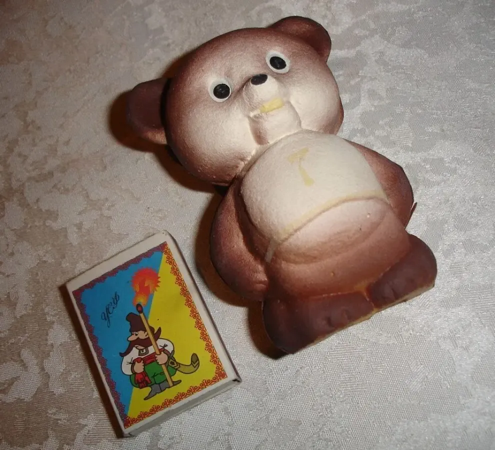 Игрушка/іграшка - медведь спортсмен; вис. 10 см; гумова; нова; ссср 2