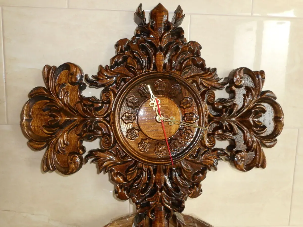 Часы деревянные настенные резные 3