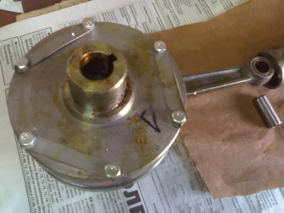 Колінвал на пилку для розпилювання туш ФРП (2 шатуна).Заводський. 9