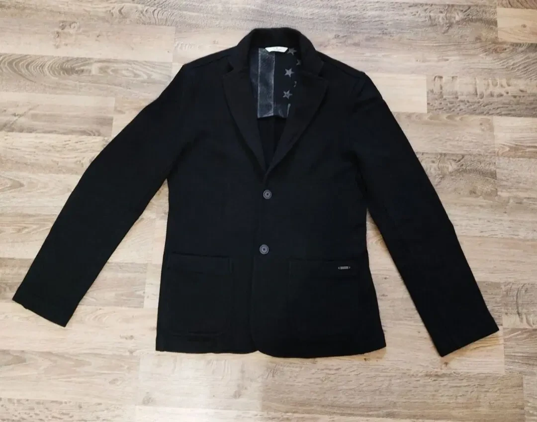 Стильный новый пиджак 