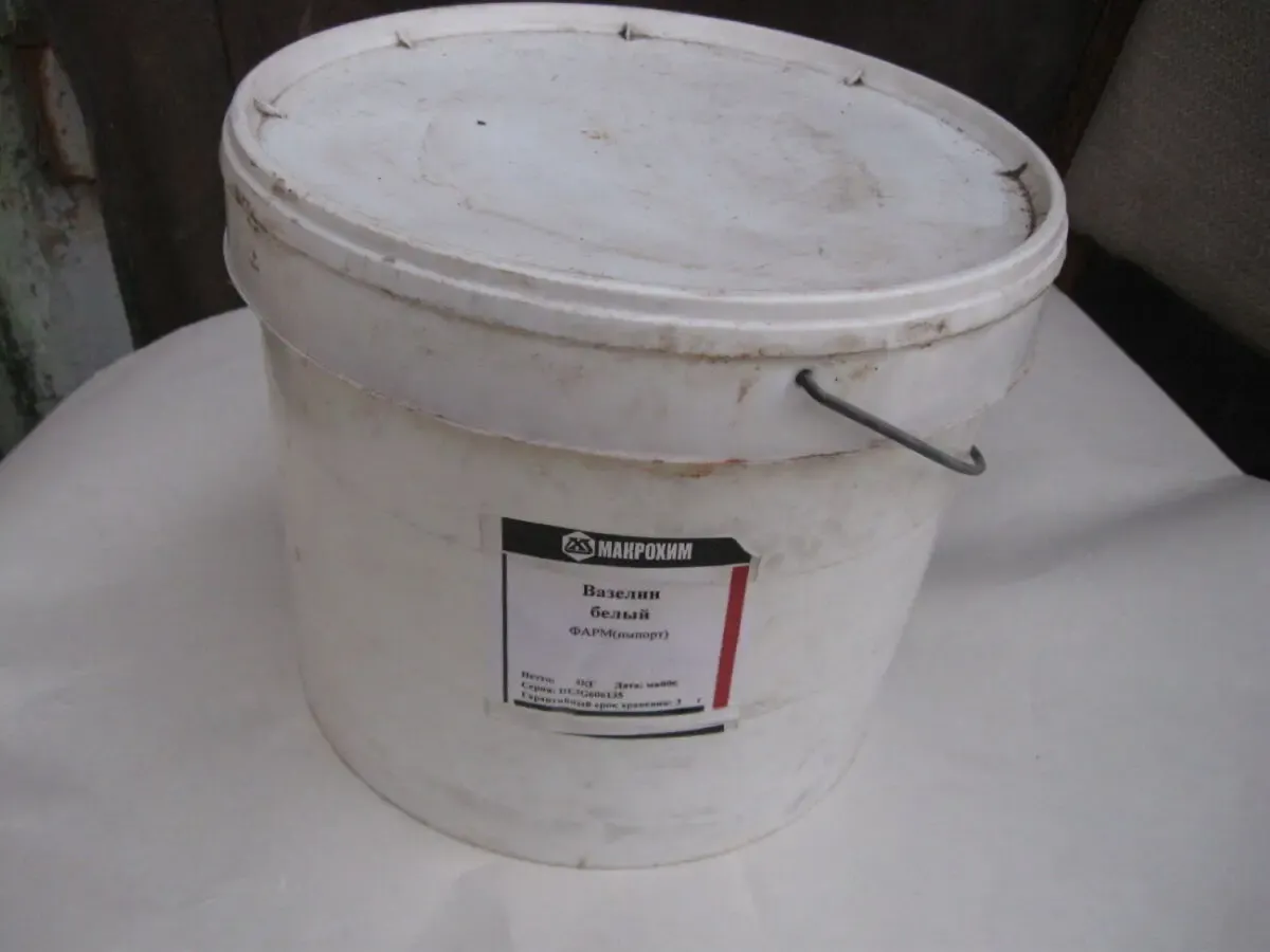 Вазелин белый