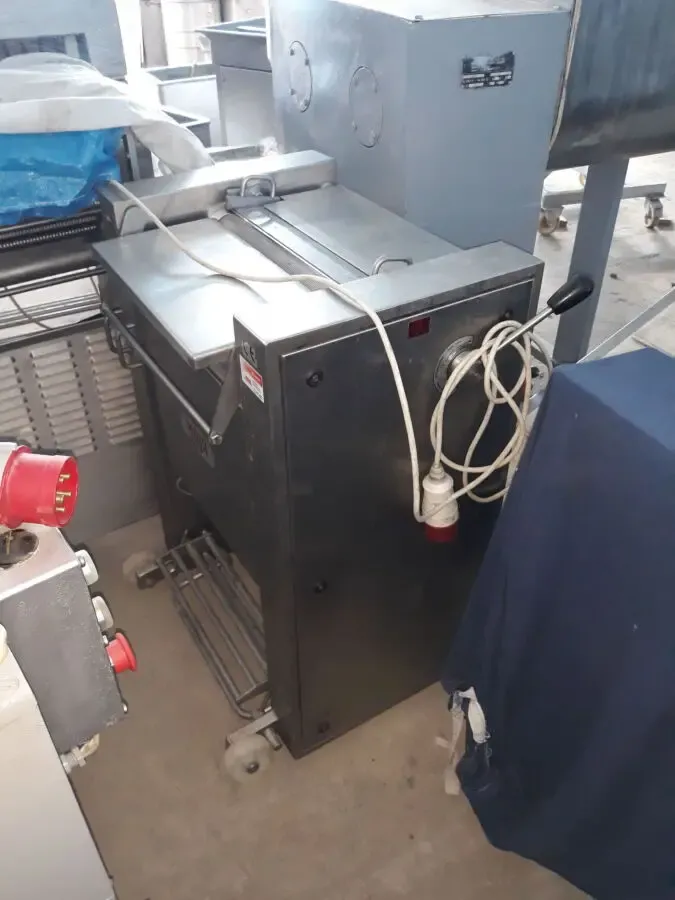 Машина для снятия белой плёнки жилки с мяса Maja Evm 3000