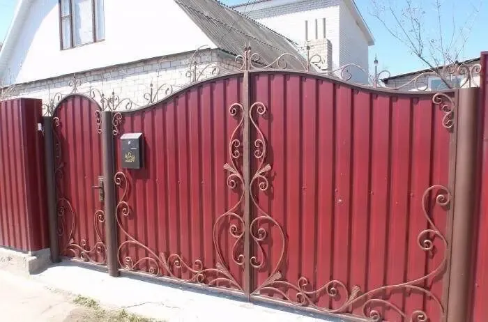 Навесы и козырьки под заказ для дома. Кованные ворота 5