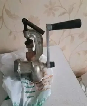 Мясорубка производства СССР, завод ПААЗ. ГОСТ 4025-83.# 2