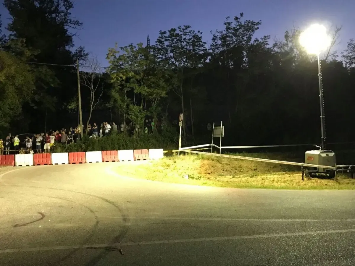 Осветительная мачта с генератором 5