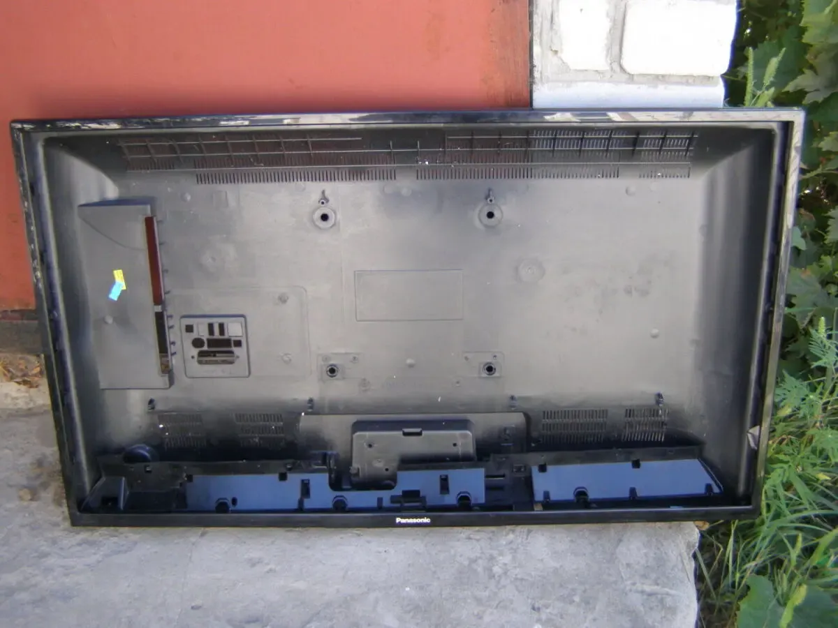 Запчасти к 102-м телевизорам 9