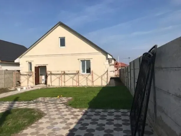 Частный дом  и торговый киоск с бизнесом в центре города. 4