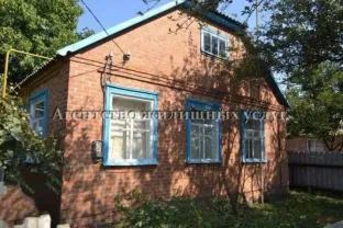 Частный дом  и торговый киоск с бизнесом в центре города.