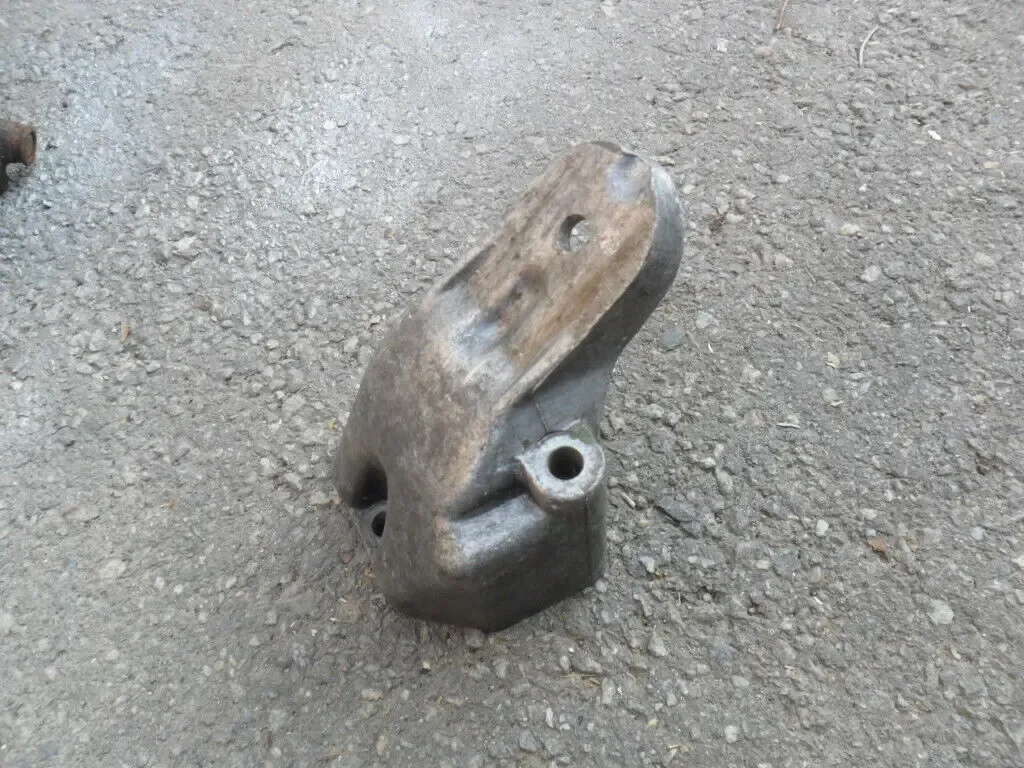 Кронштейн крепления двигателя Фолькс, Ауди, VAG 32119908B, оригинал 8