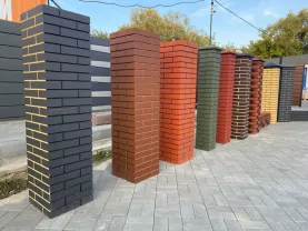 Стовпчики і підмурівки для огорожі під цеглу.Клінкерні суцільні стовпц