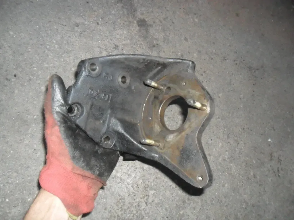 Кронштейн ТНВД Ниссан Ванетте, Nissan 16812-9C-641, оригинал