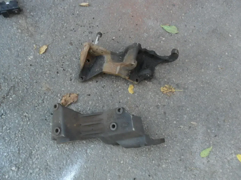 Кронштейн генератора Форд Сиерра, Скорп, 88WF-10K019-AB, оригинал 3