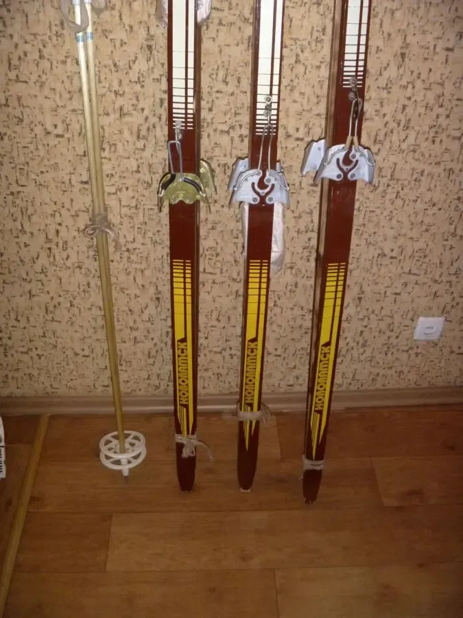 Лыжи. Длина:  199; 190 см. Б\У 2