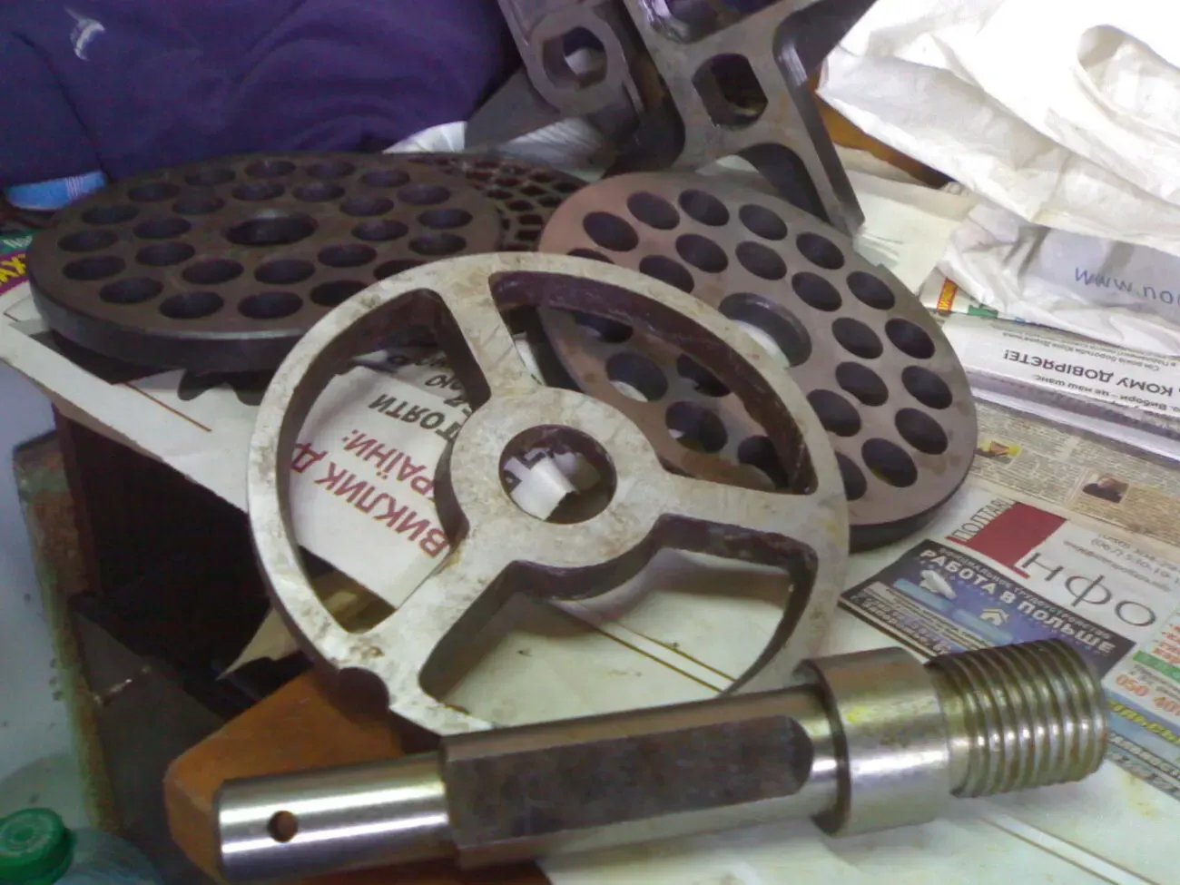 Начинка редукторов шнеків на волчок К7-ФВП-200.Ріжучий,циліндр,гайка. 2