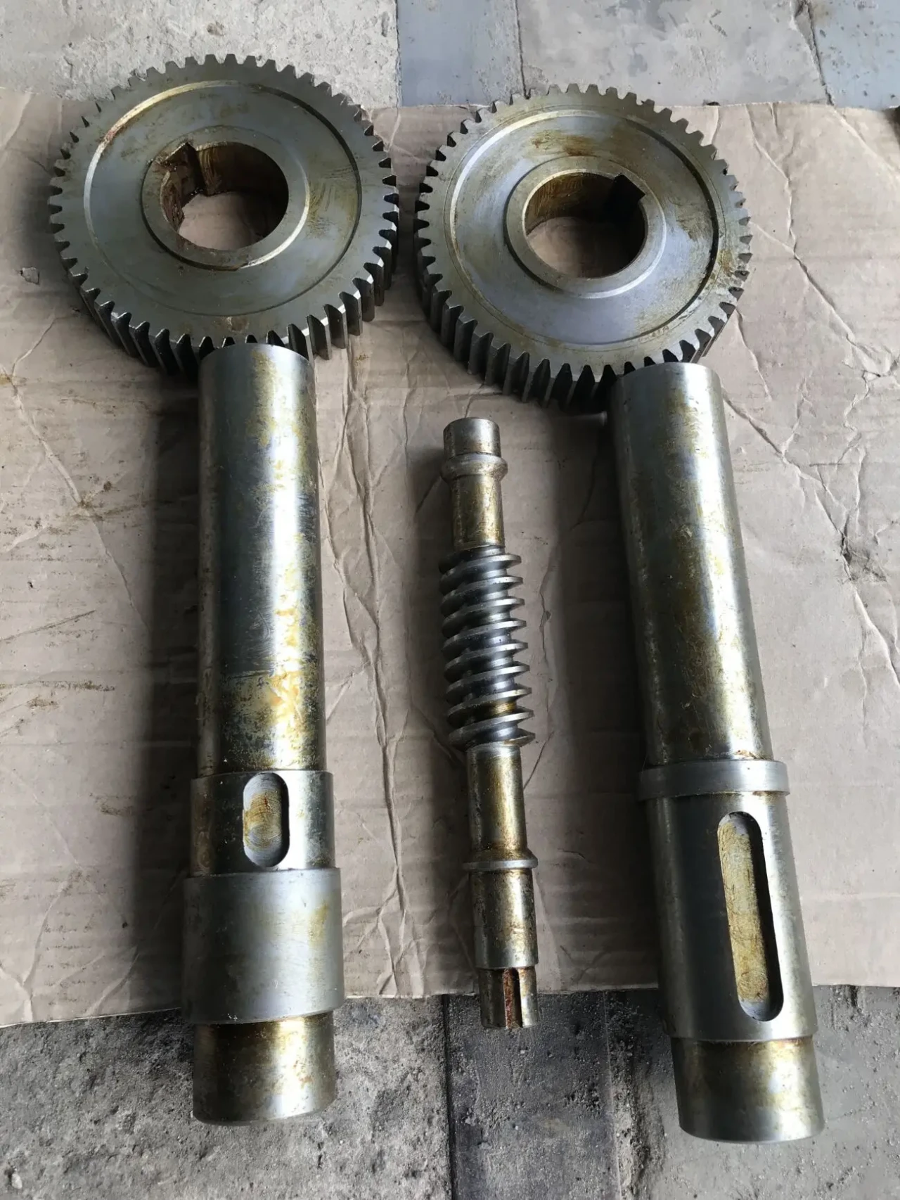 Начинка редукторов шнеків на волчок К7-ФВП-200.Ріжучий,циліндр,гайка.