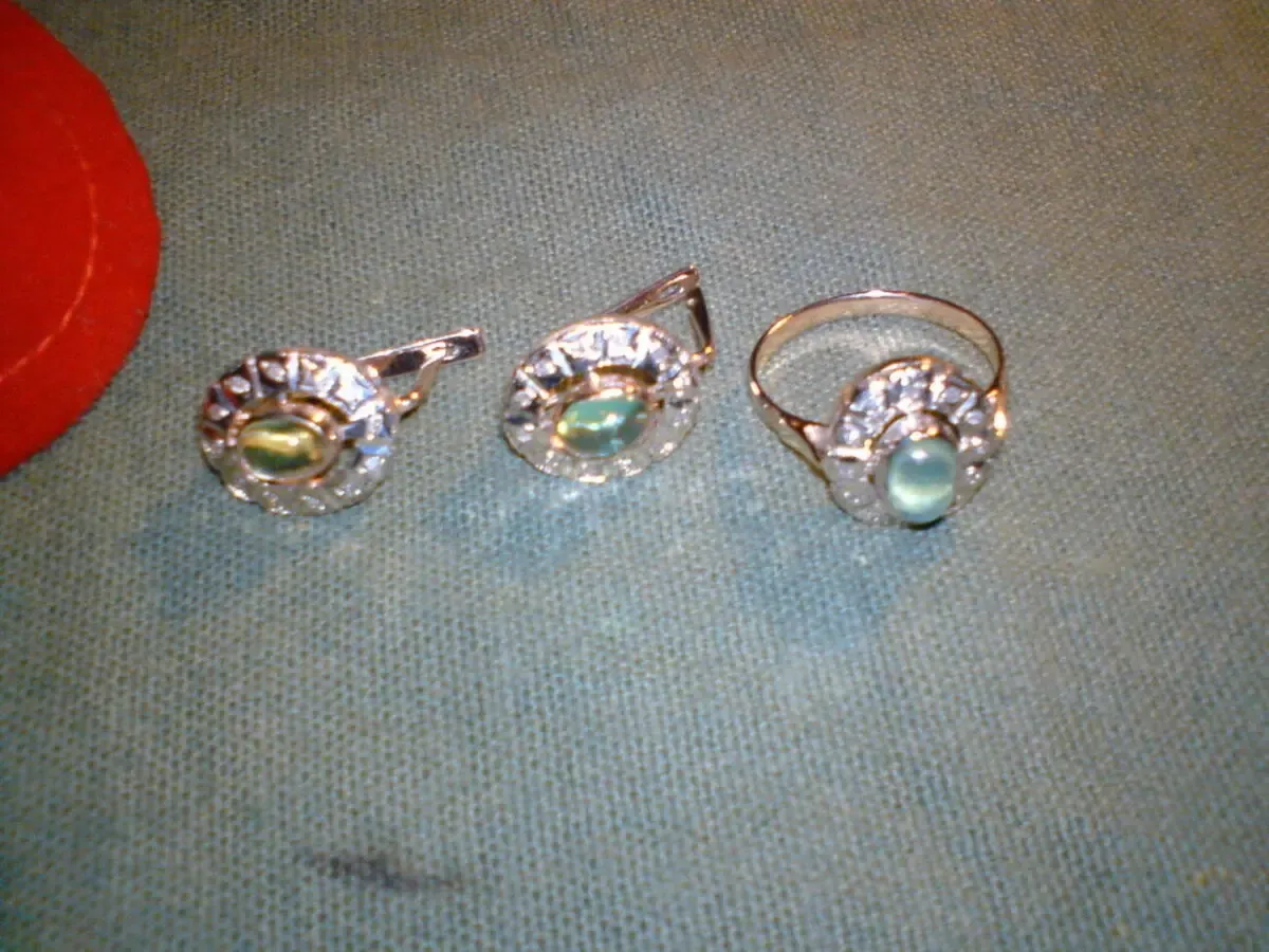 кольцо серьги золотые с бриллиантами и изумрудами комплект 2